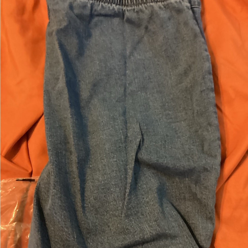 Ladies jeans, never worn. - Picture 6 of 12